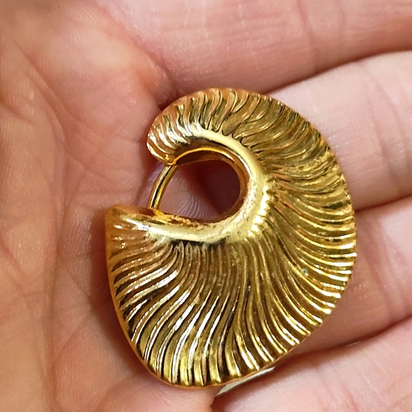 VINTAGE LOT OF FIVE GOLD-TONE 1 - 2" SCARF CLIPS - Picture 5 of 14